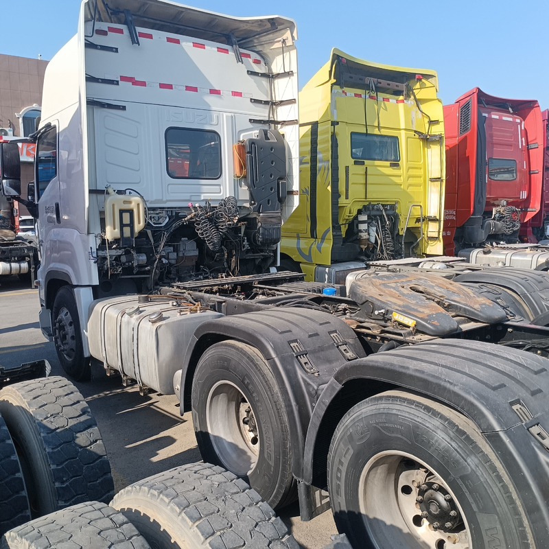 Camión tractor de cabeza de semirremolque Isuzu 460hp Camión de remolque 6×4 Drive Modelo 2020 Año de transporte alto