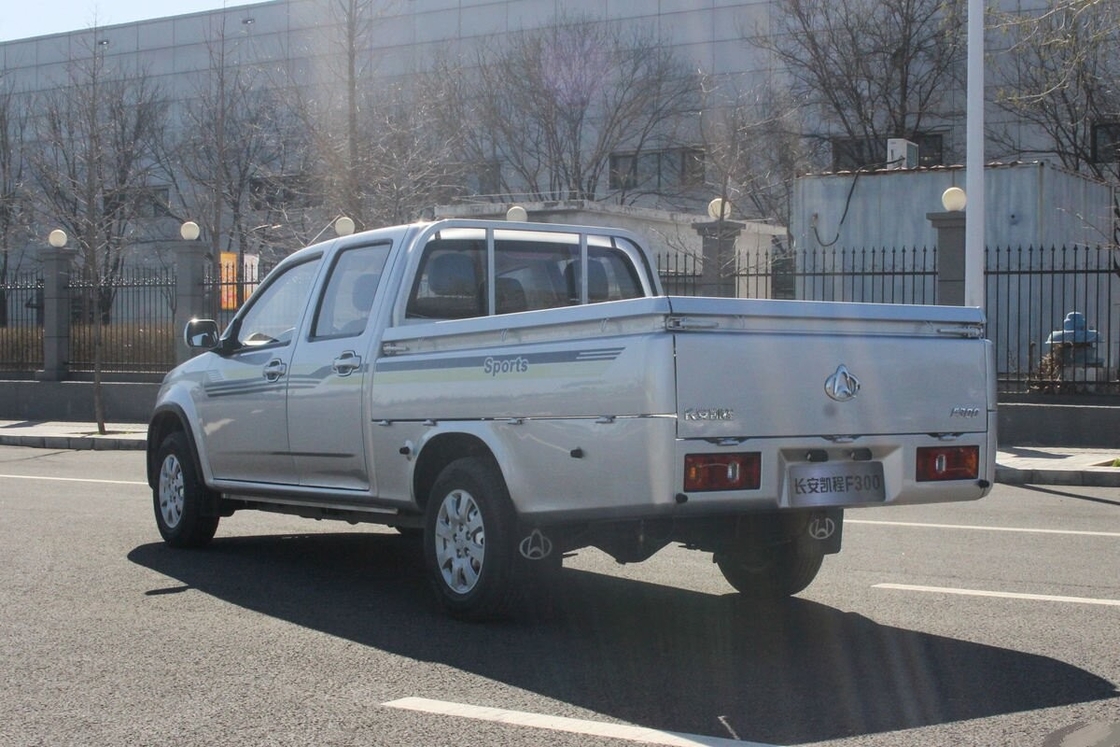 Pickup Usado Barato En Granel 4 X2 Modo de Conducción gasolina 115 CV con 4 cilindros fila doble