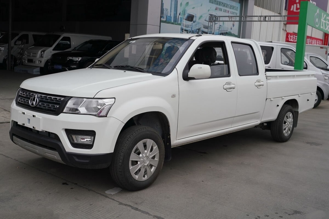 Camioneta de alta calidad 4* 4 Conducción potente motor diesel de caballos de fuerza caja de carga tipo placa