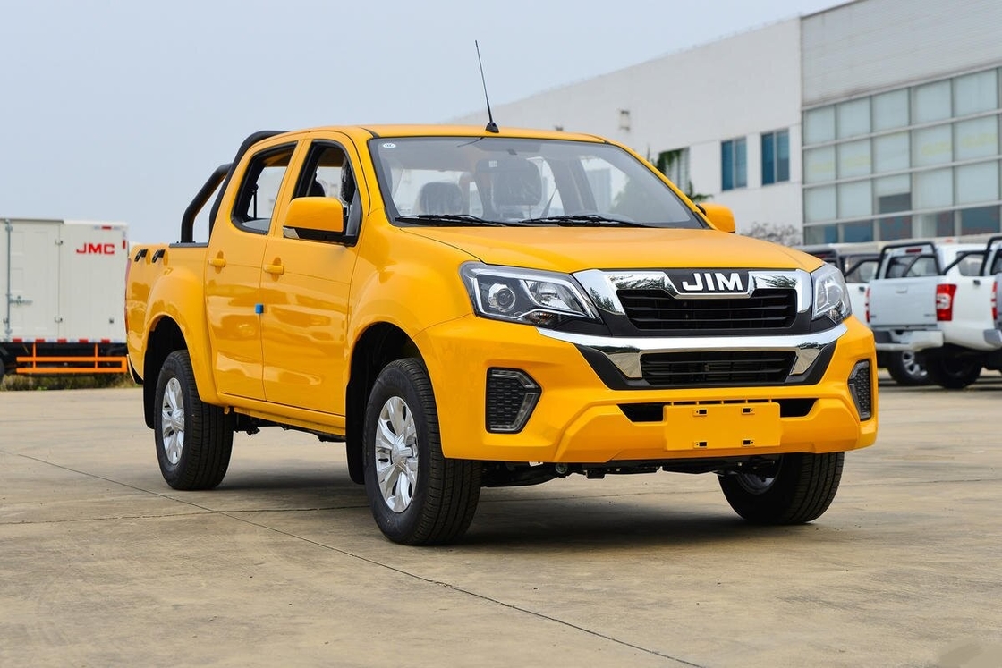 Isuzu Base de ruedas larga Camión de carga de doble cabina Gran lecho de carga 2WD Transmisión manual con tracción trasera