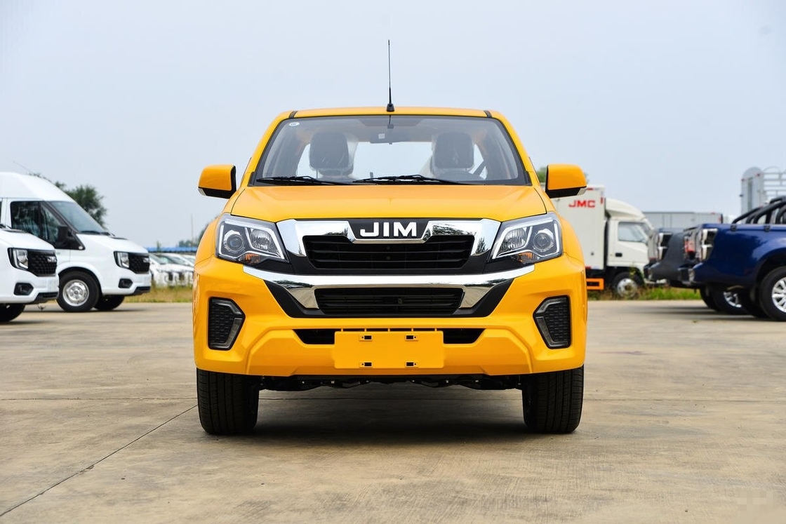 Isuzu Base de ruedas larga Camión de carga de doble cabina Gran lecho de carga 2WD Transmisión manual con tracción trasera