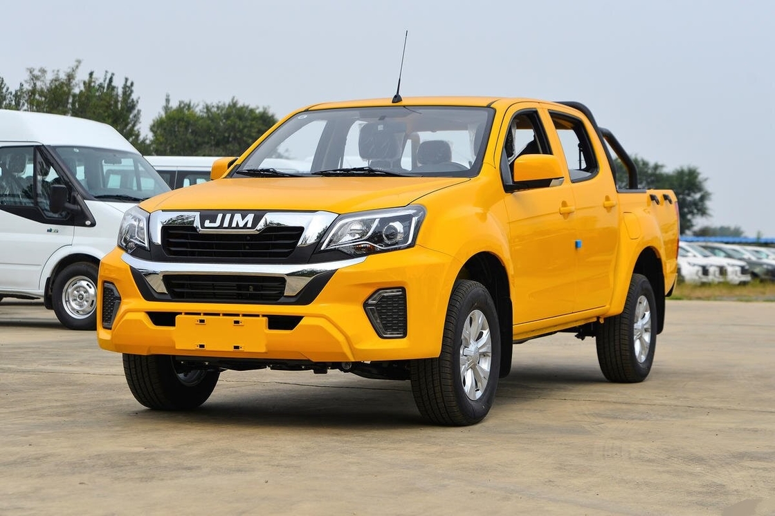 Isuzu Base de ruedas larga Camión de carga de doble cabina Gran lecho de carga 2WD Transmisión manual con tracción trasera