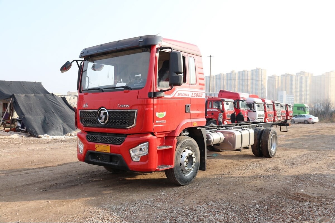 Camión de carga de cercas usadas Chasis Shacman L5000 4×2 Modo de conducción 240hp 6.8m Estaca larga EURO 6 Camión