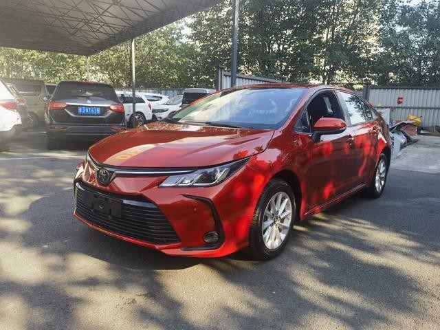 Precio asequible Toyota Usada Eficiente y confiable Sedán compacto Confiable 2a Corolla Color rojo