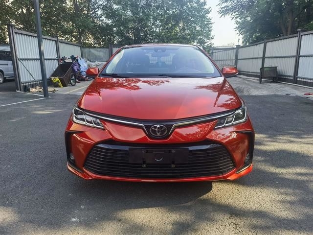 Precio asequible Toyota Usada Eficiente y confiable Sedán compacto Confiable 2a Corolla Color rojo