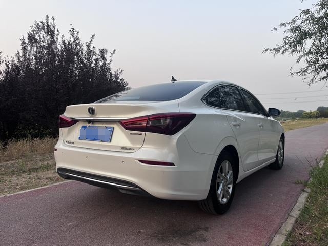 SUV automático Changan Eado 1.6L usado y asequible 2019 Eado GDI Sedán para África y Oriente Medio