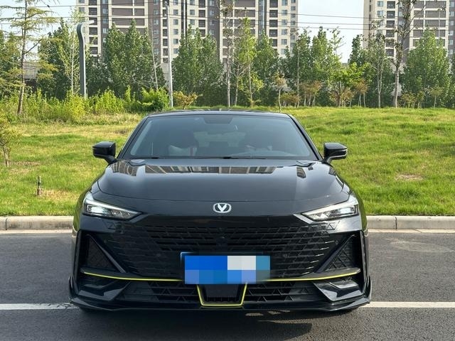 Coche Changan Uni-V Usado a un precio asequible 2022 1.5t En Venta Y Limousina Compacta Coche de gasolina con versión de conducción inteligente
