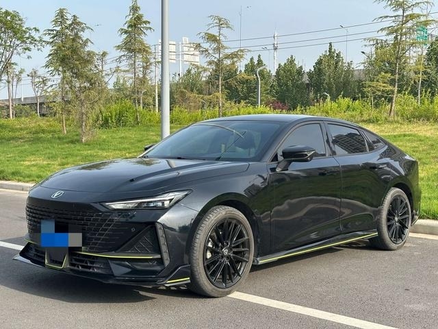 Coche Changan Uni-V Usado a un precio asequible 2022 1.5t En Venta Y Limousina Compacta Coche de gasolina con versión de conducción inteligente