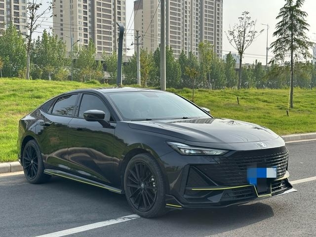 Coche Changan Uni-V Usado a un precio asequible 2022 1.5t En Venta Y Limousina Compacta Coche de gasolina con versión de conducción inteligente