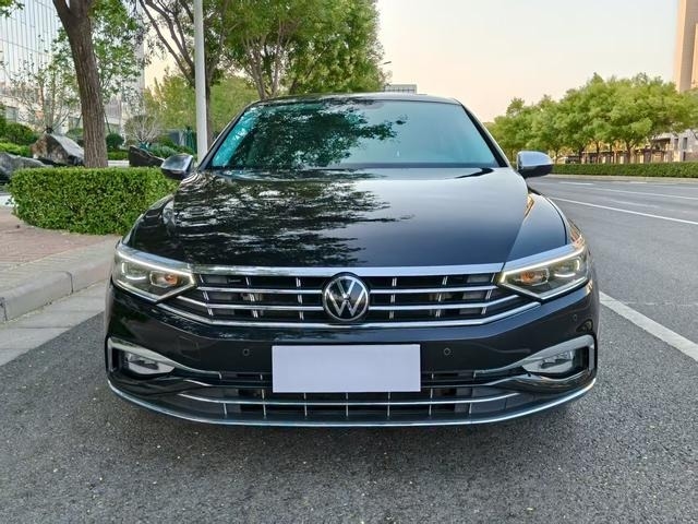 Magotan 330TSI DSG Edición 30 Aniversario 2021 usado y asequible para uso familiar