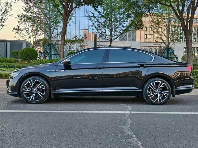 Magotan 330TSI DSG Edición 30 Aniversario 2021 usado y asequible para uso familiar