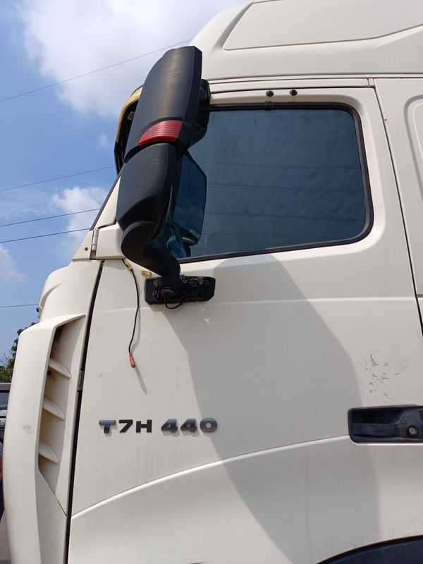 Cabeza de camión tractor usado para la venta HOWO T7H 6*4 modo de conducción 440hp Mejores marcas de camiones tractor chinos