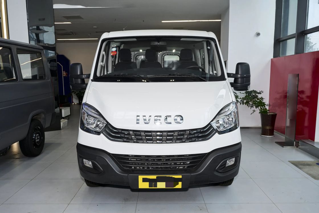 Minivan Iveco Ocean 2024 nuevo y asequible 2.0T 146 CV Diésel 2WD Euro 6 Para exportación para uso familiar
