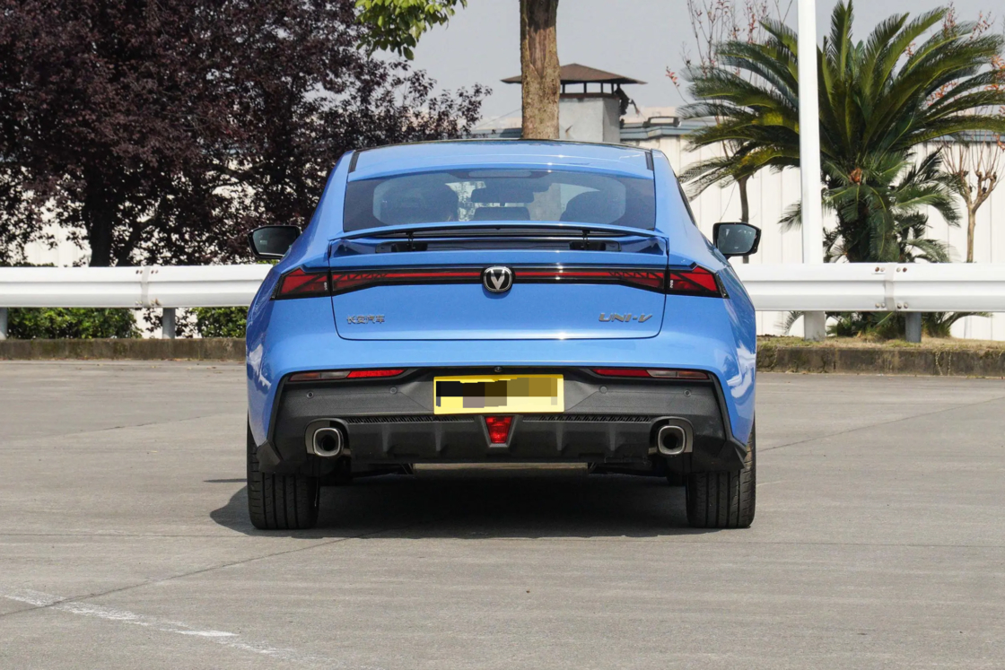 Nueva Changan UNI-V 2025 de tercera generación 1.5T 500Bar Edición deportiva premium para exportación para uso familiar