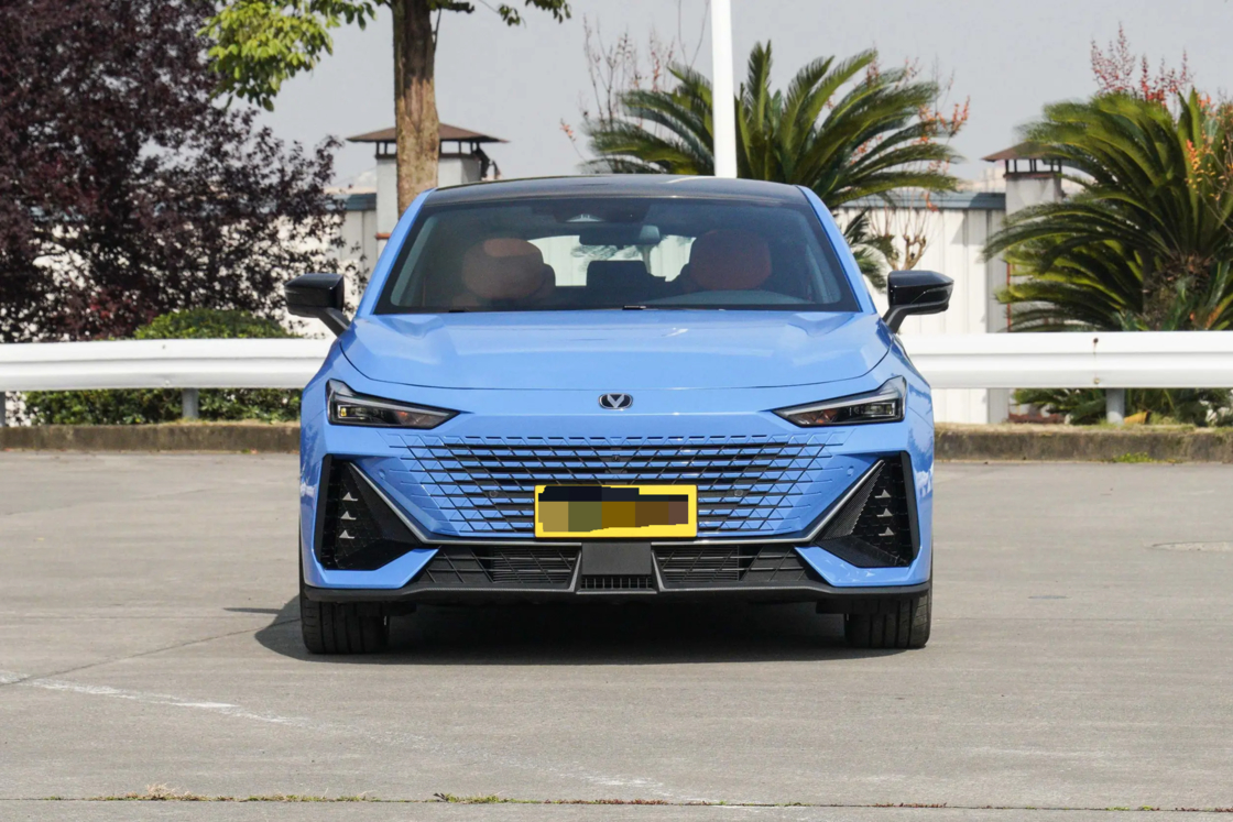 Nueva Changan UNI-V 2025 de tercera generación 1.5T 500Bar Edición deportiva premium para exportación para uso familiar