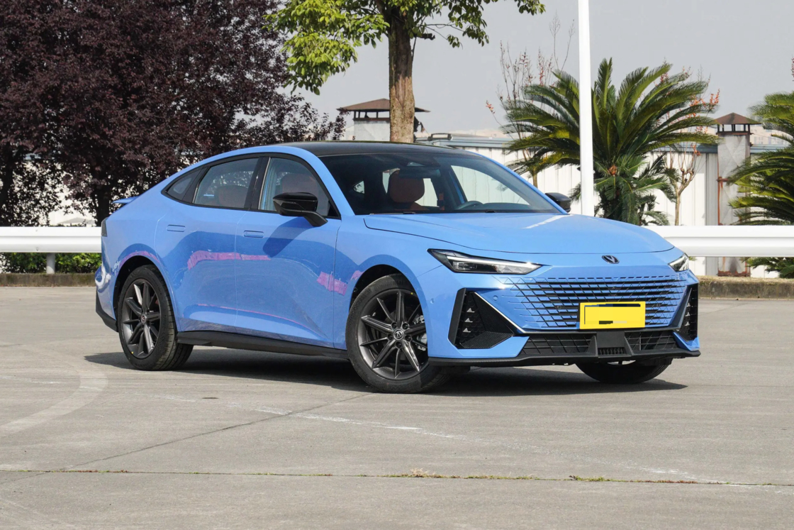 Nueva Changan UNI-V 2025 de tercera generación 1.5T 500Bar Edición deportiva premium para exportación para uso familiar