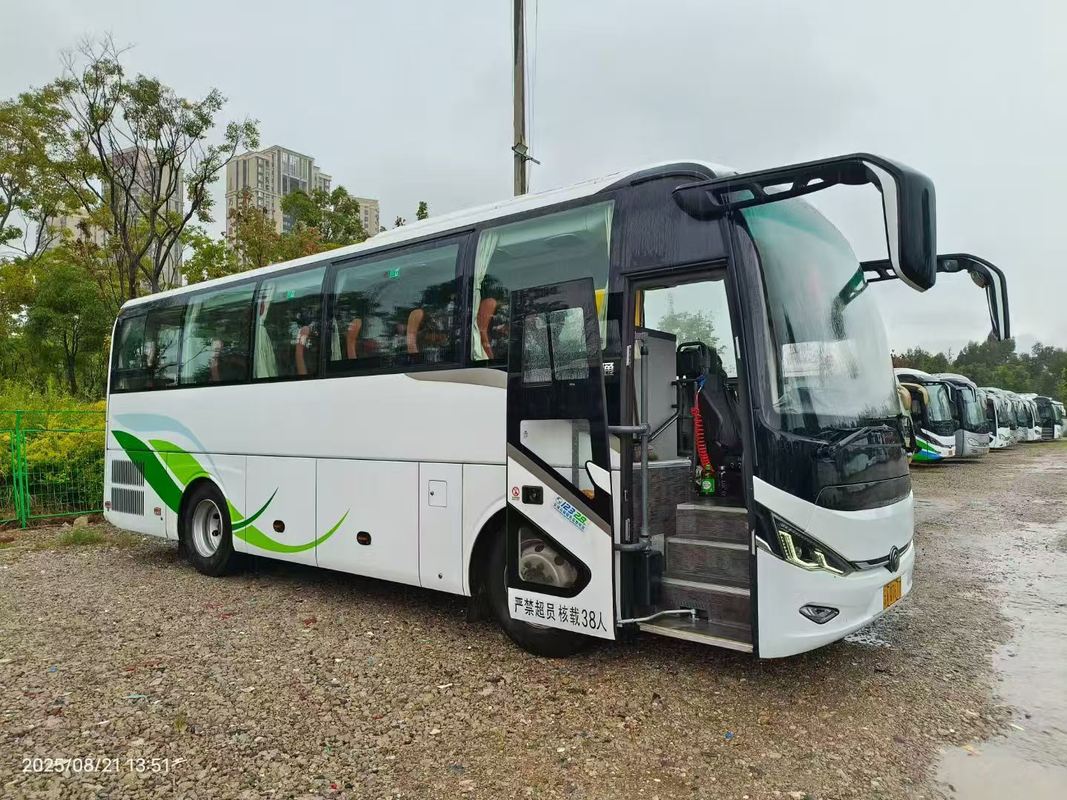 ZK6907 Autobús de pasajeros usado de Yutong 2023 Autobús de lujo de 38 plazas de una puerta y manejo a la izquierda