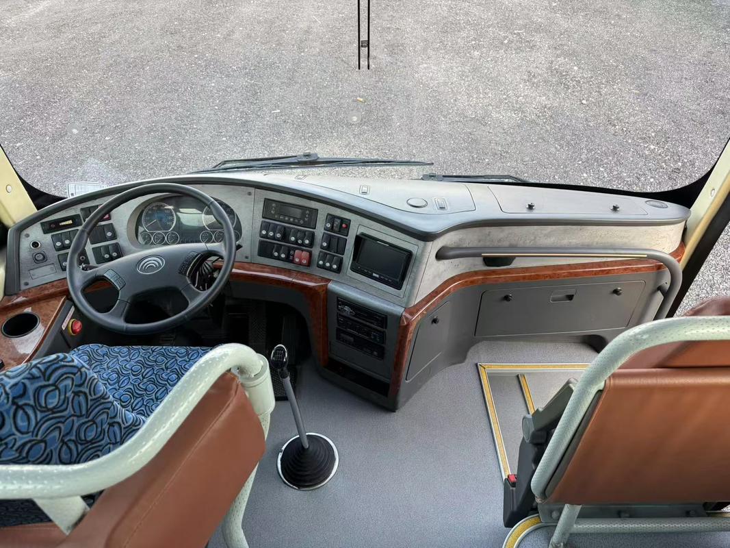 Autobús de pasajeros usado Yutong ZK6119 2022, 51 plazas, una puerta, volante a la izquierda, autobús de lujo