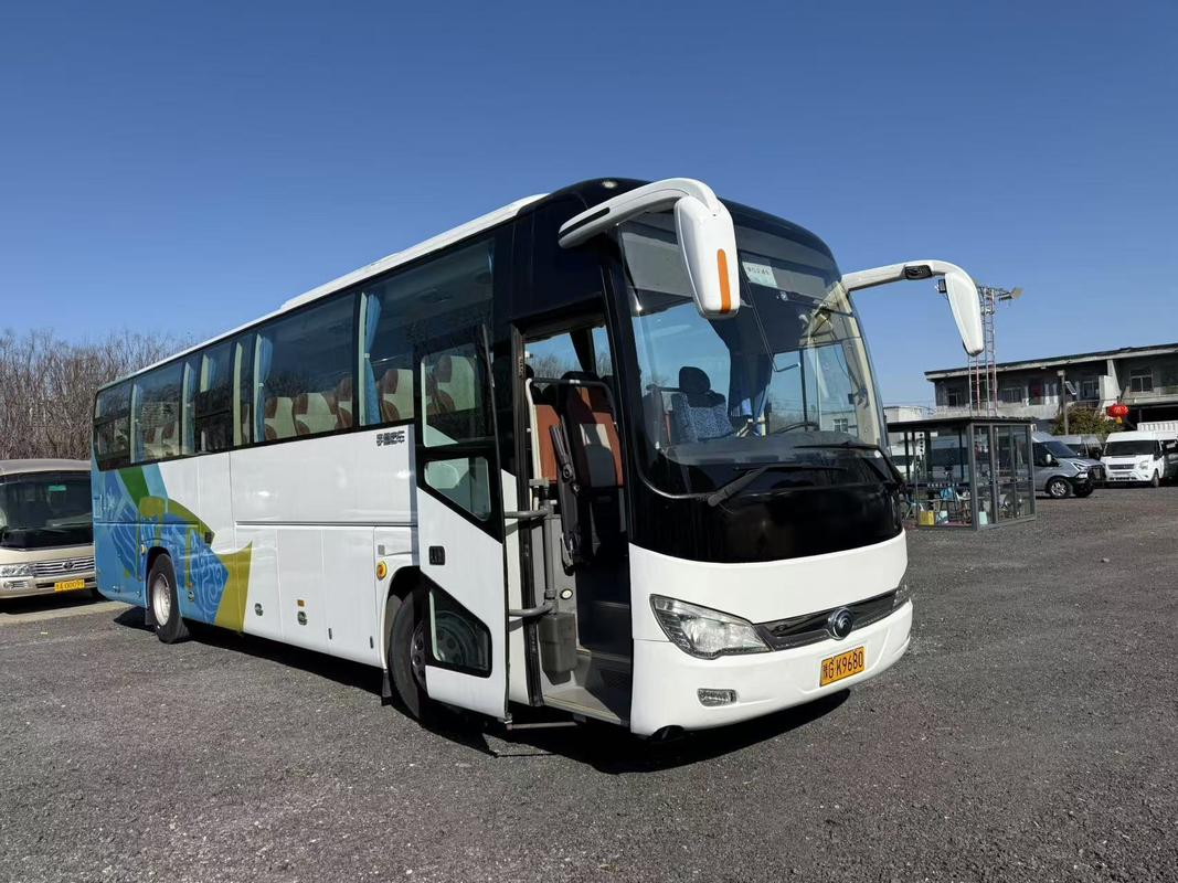 Autobús de pasajeros usado Yutong ZK6119 2022, 51 plazas, una puerta, volante a la izquierda, autobús de lujo