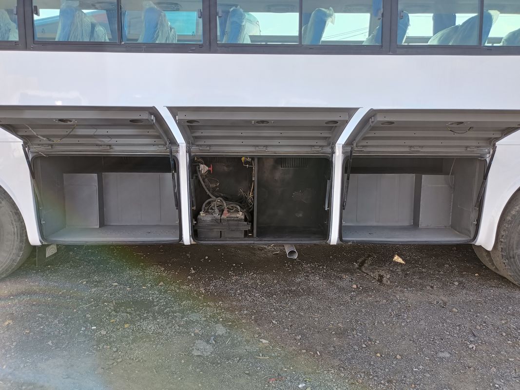 ZK6102D Autobús de pasajeros usado de Yutong 2020 de 57 plazas 2 + 3 Diseño de una puerta de manejo a mano derecha Autobús de lujo