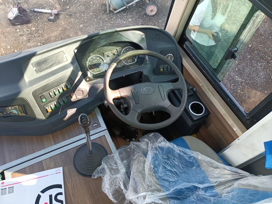 ZK6102D Autobús de pasajeros usado de Yutong 2020 de 57 plazas 2 + 3 Diseño de una puerta de manejo a mano derecha Autobús de lujo