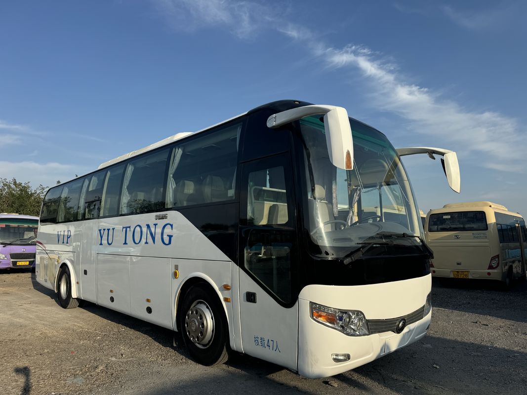 ZK6110 Autobús de pasajeros usado de Yutong 2020 de 56 plazas 2 + 3 Diseño de dos puertas de manejo izquierdo Autobús de lujo