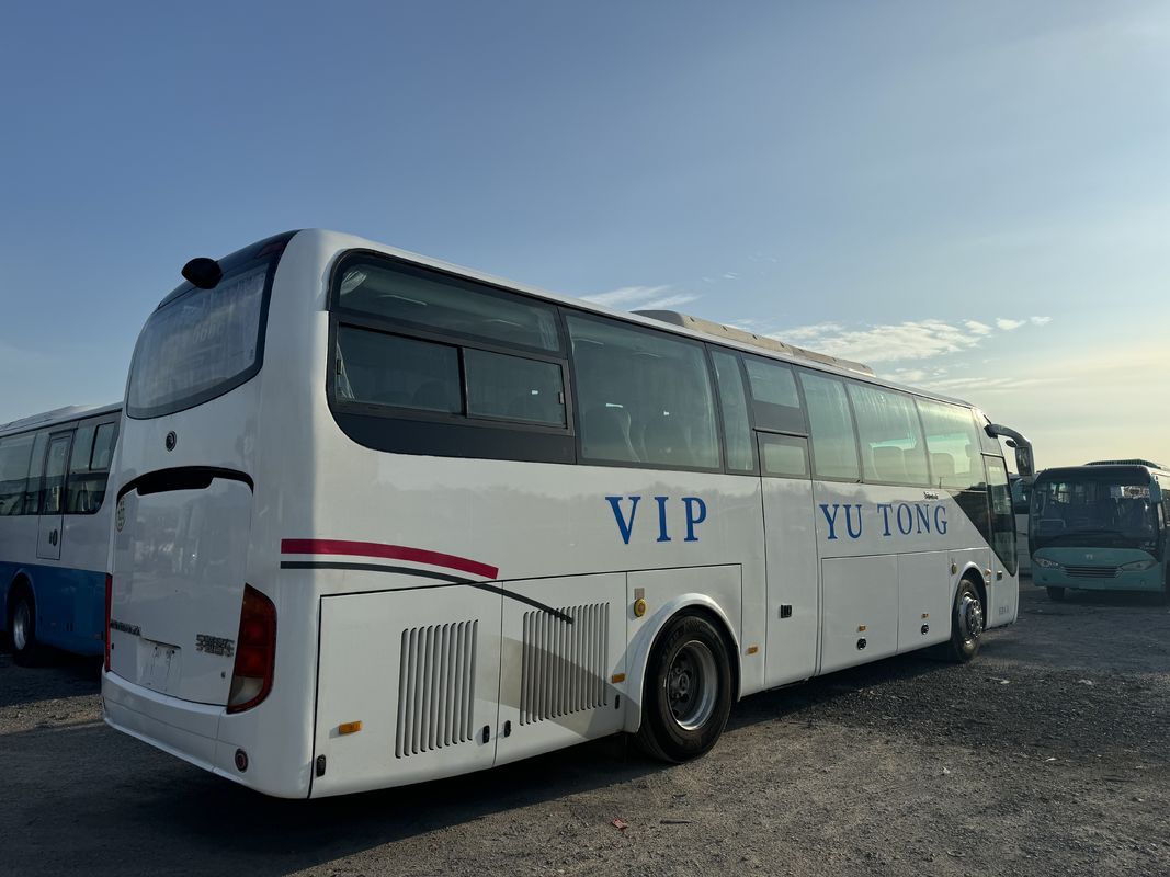 ZK6110 Autobús de pasajeros usado de Yutong 2020 de 56 plazas 2 + 3 Diseño de dos puertas de manejo izquierdo Autobús de lujo