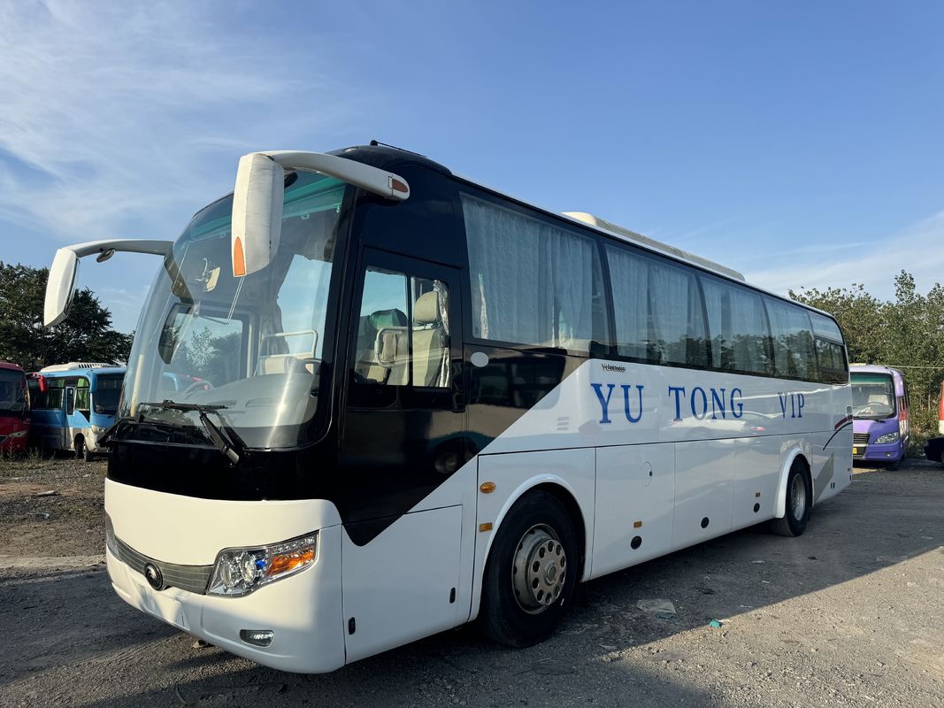 ZK6110 Autobús de pasajeros usado de Yutong 2020 de 56 plazas 2 + 3 Diseño de dos puertas de manejo izquierdo Autobús de lujo