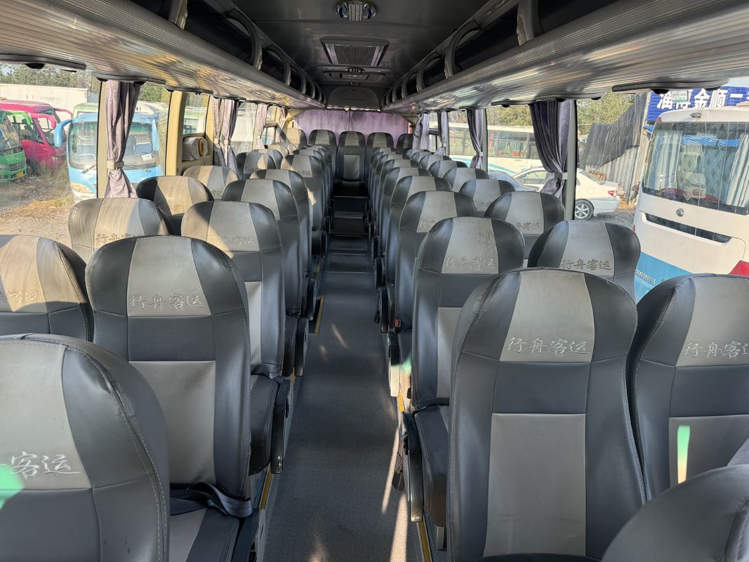 ZK6110 Autobús de pasajeros usado de Yutong 2020 de 56 plazas 2 + 3 Diseño de dos puertas de manejo izquierdo Autobús de lujo