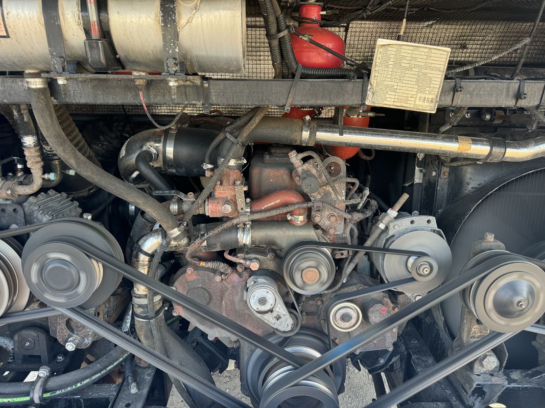 ZK6110 Autobús de pasajeros usado de Yutong 2020 de 56 plazas 2 + 3 Diseño de dos puertas de manejo izquierdo Autobús de lujo