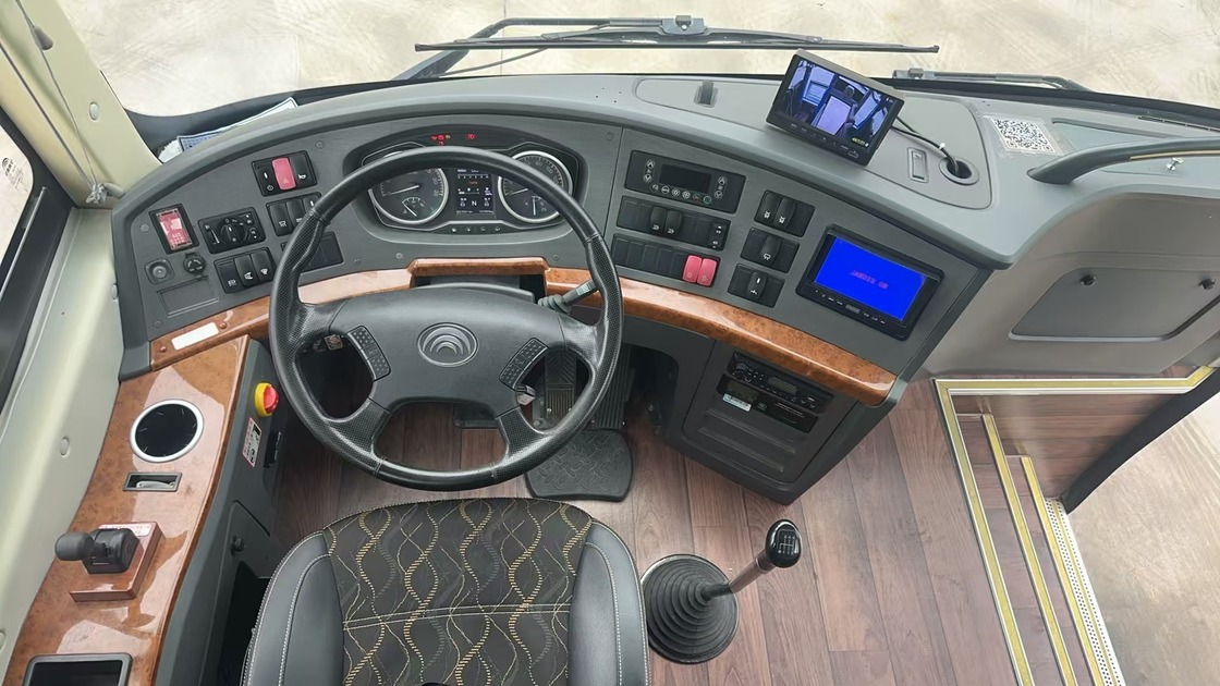 Autobús de autobús de Yutong Usado 50 asientos Weichai Tour Diesel Aeropuerto Iglesia Escolar Interurbano Autobuses Interurbano