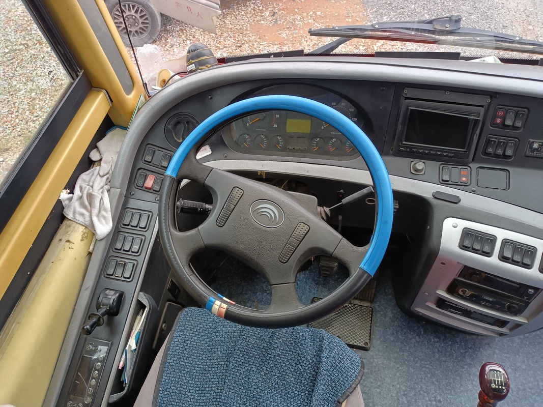 Autobús de autobús de Yutong Usado 55 asientos Iglesia de segunda mano Interciudad Aeropuerto Escuela Transporte Interurbano Autobuses