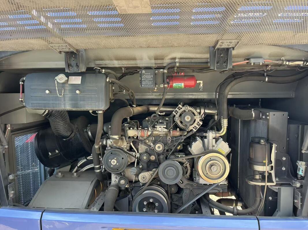 Autobús Kinglong de 50 asientos de lujo Leafspring Weichai Motor School Tour Autobús de pasajeros interurbano