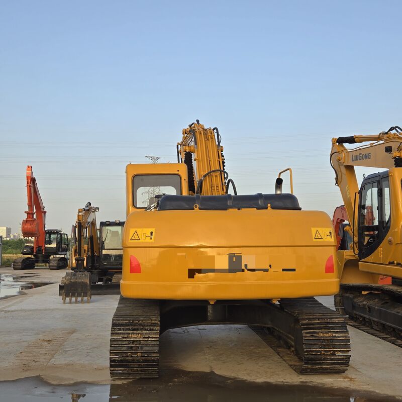 Excavadora usada de pista de la marca china 22T en excelente estado capacidad 1.1m3 potencia nominal 112kW para la construcción