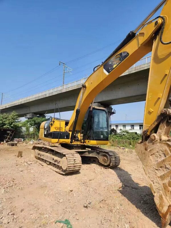 Excavadora usada de pista de marca china 21.69T en excelente estado capacidad 1m3 potencia nominal 104kW para la construcción