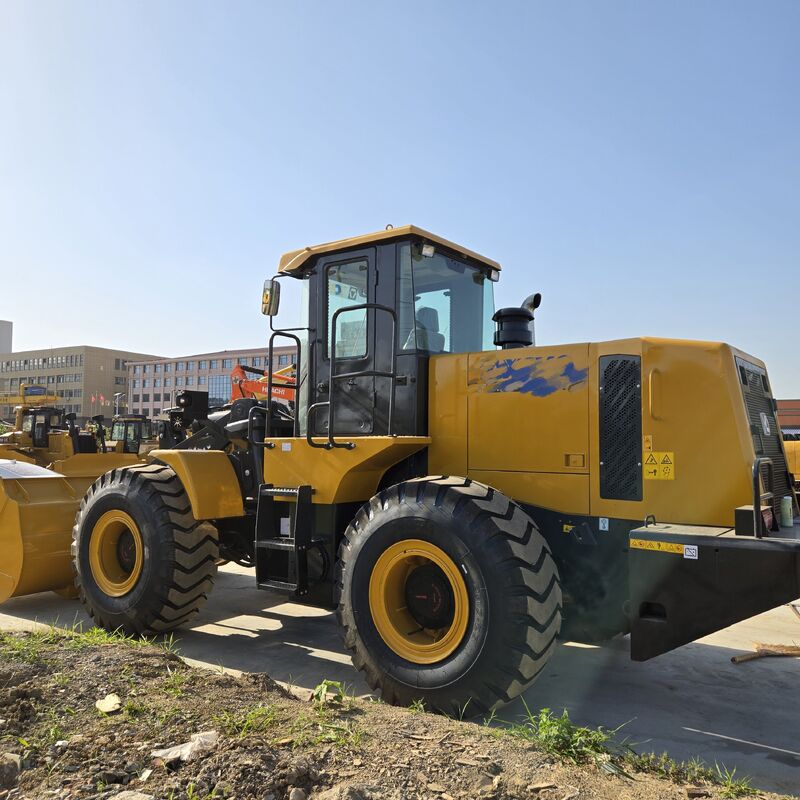 Cargadora china de 5 toneladas en excelente estado, potencia nominal 162 kW, para construcción