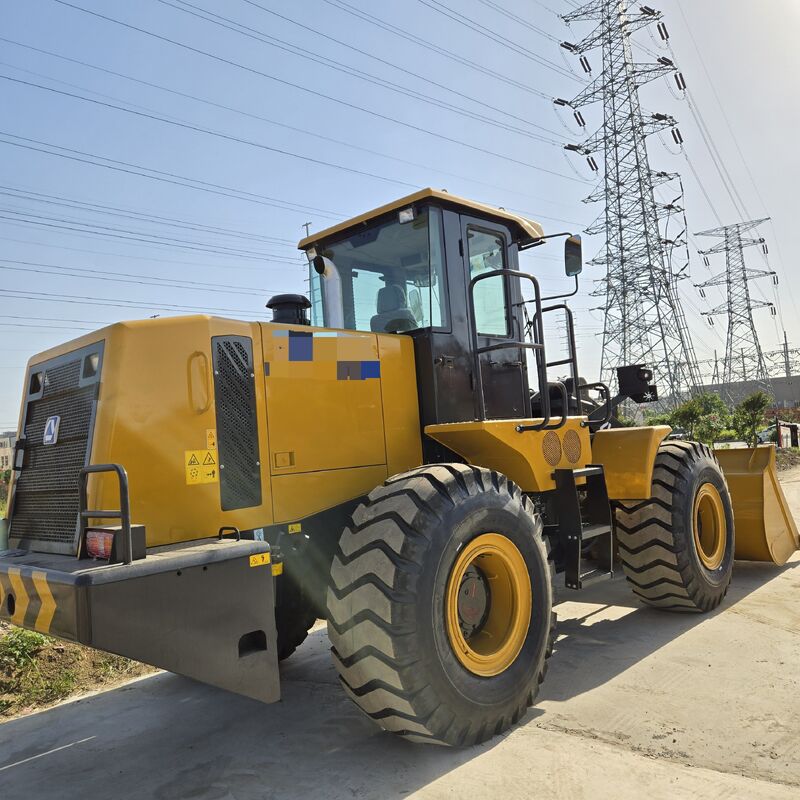 Cargadora china de 5 toneladas en excelente estado, potencia nominal 162 kW, para construcción