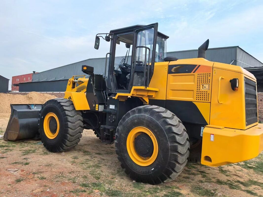 Cargador de marca china usado de 5 toneladas en excelente estado capacidad de carga potencia nominal 162 kW para construcción