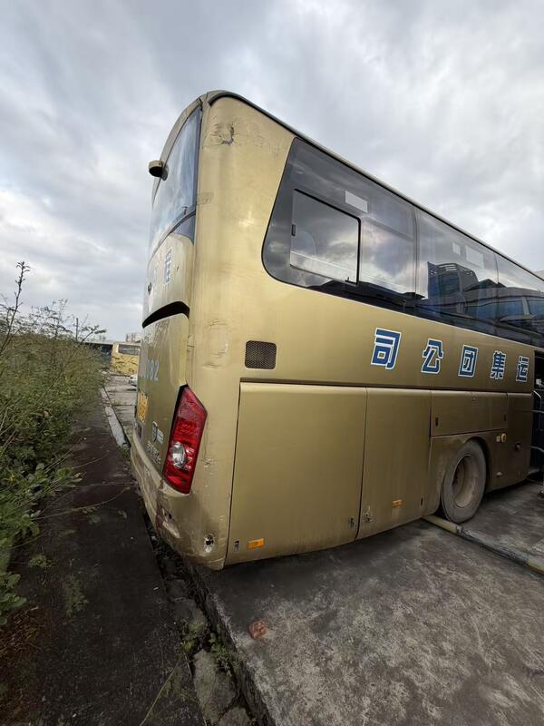 Promoción Autobuses Yutong Zk6122 Weichai 375hp Euro 5 Suspensión aerodinámica 49 asientos Transporte de lujo con aire acondicionado para traslado o larga distancia