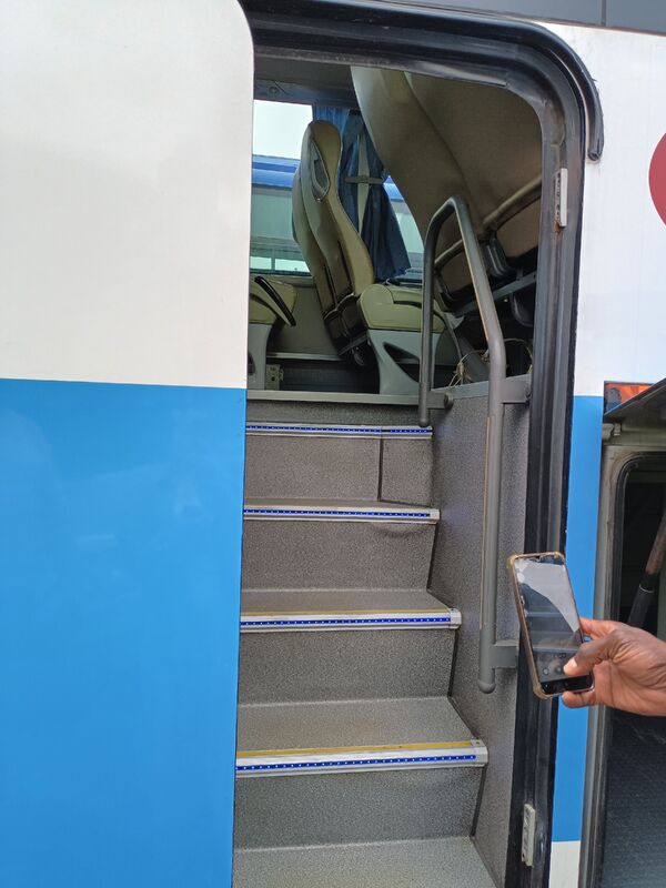 Autobuses usados King-long XMQ6129 Yuichai Euro5 Leaf Primavera 54 asientos 2021 Año Lux Transporte con aire acondicionado para traslado o larga distancia