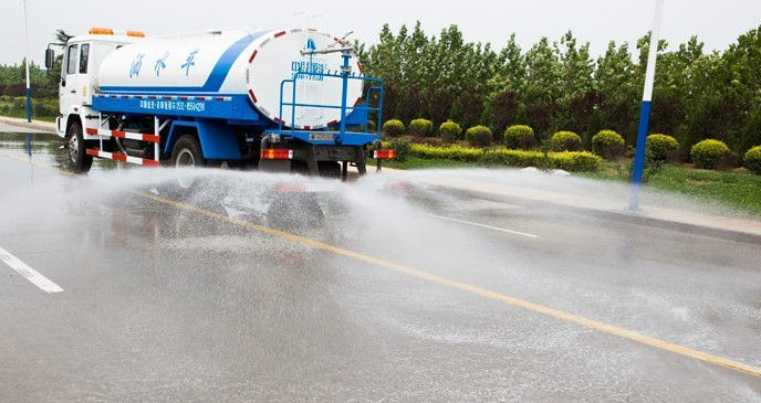 HOWO 336hp utilizó el tipo de conducción de los camiones LHD del agua operación fácil para la limpieza del camino