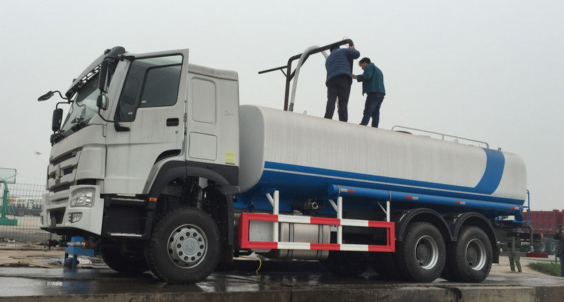 HOWO 336hp utilizó el tipo de conducción de los camiones LHD del agua operación fácil para la limpieza del camino