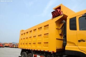 Camión volquete usado marca de DONGFENG 85 kilómetros por hora de la velocidad máxima con el motor B210 33