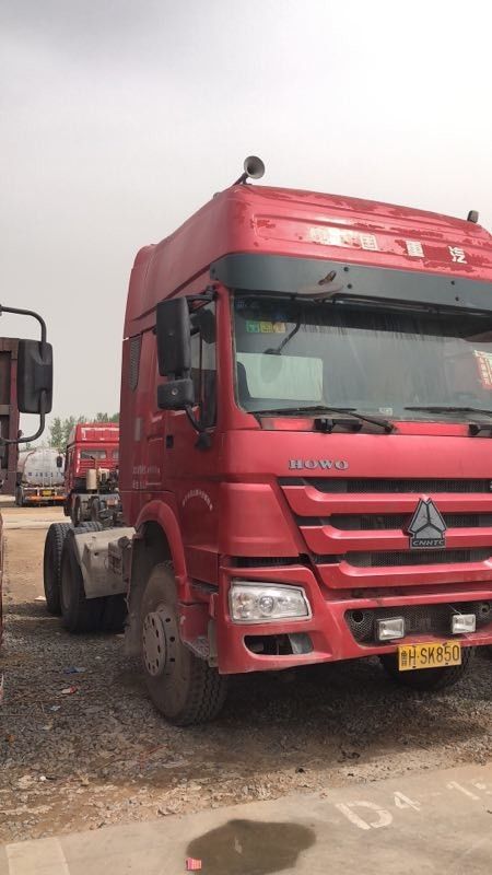marca usada modo de Sinotruck HOWO del camión del tractor de la impulsión 6x4 con 3 Seat