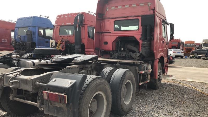 marca usada modo de Sinotruck HOWO del camión del tractor de la impulsión 6x4 con 3 Seat