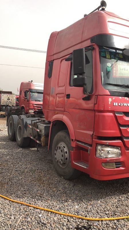 marca usada modo de Sinotruck HOWO del camión del tractor de la impulsión 6x4 con 3 Seat