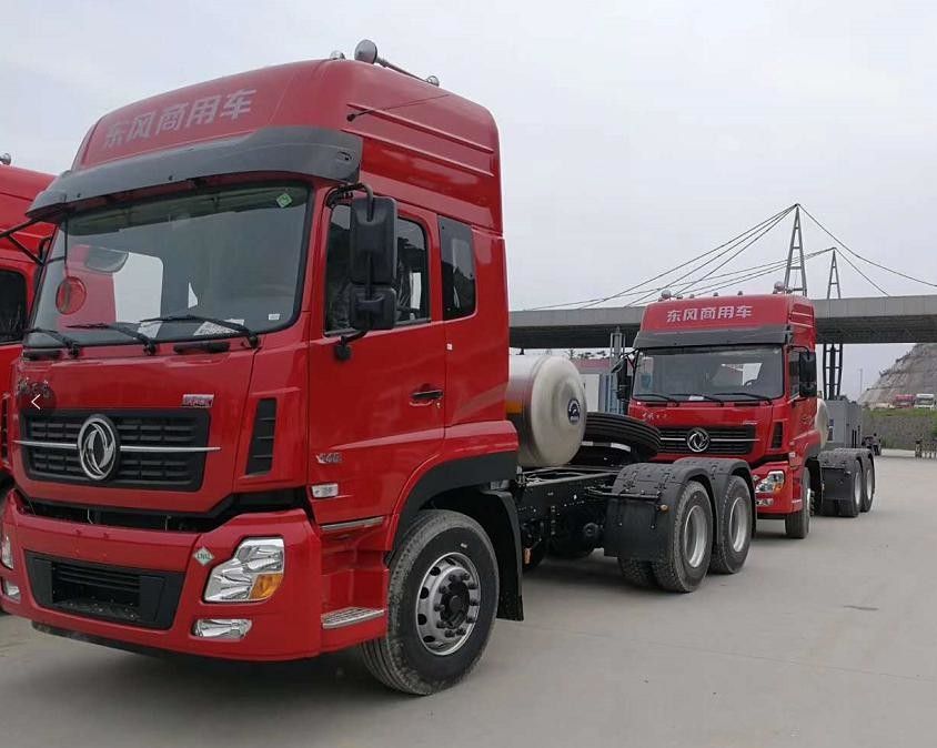 Dongfeng utilizó los remolques del camión, modo usado de la impulsión 6×4 de las unidades 7560×2500×3030m m del tractor