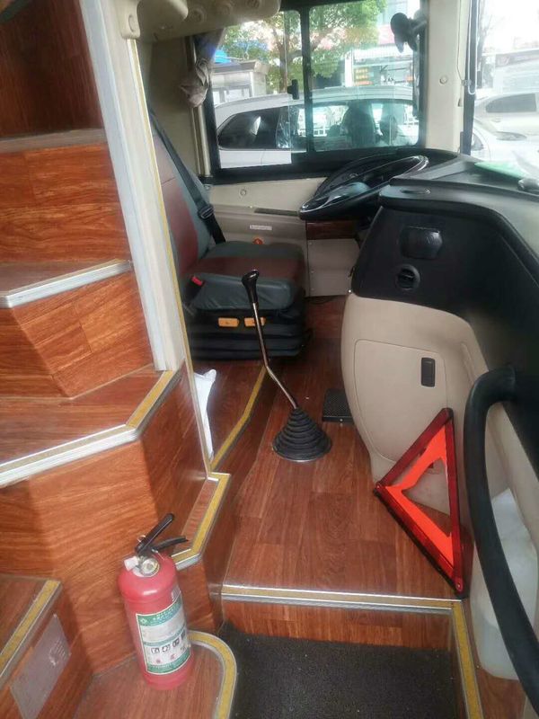 54 Seat utilizaron el autobús de rv 2014 años hechos 199 kilovatios del poder clasificado una capa y una media placa de acero