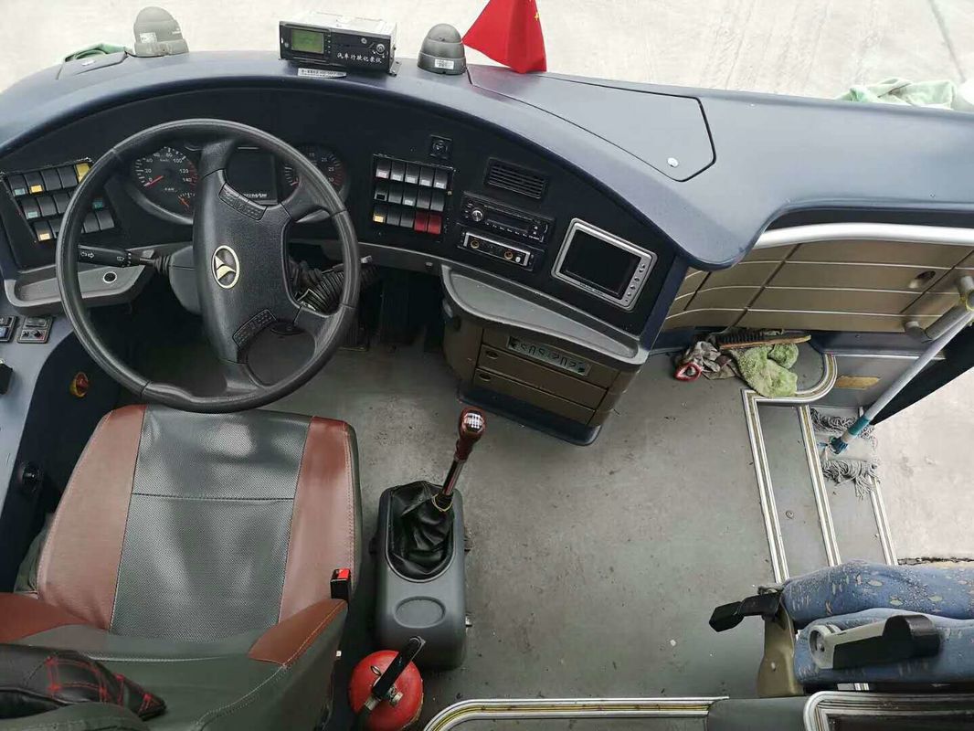 2013 puerta auto usada Seat del doble de la marca de Youngman del autobús del coche del año 50 con el gran saco hinchable