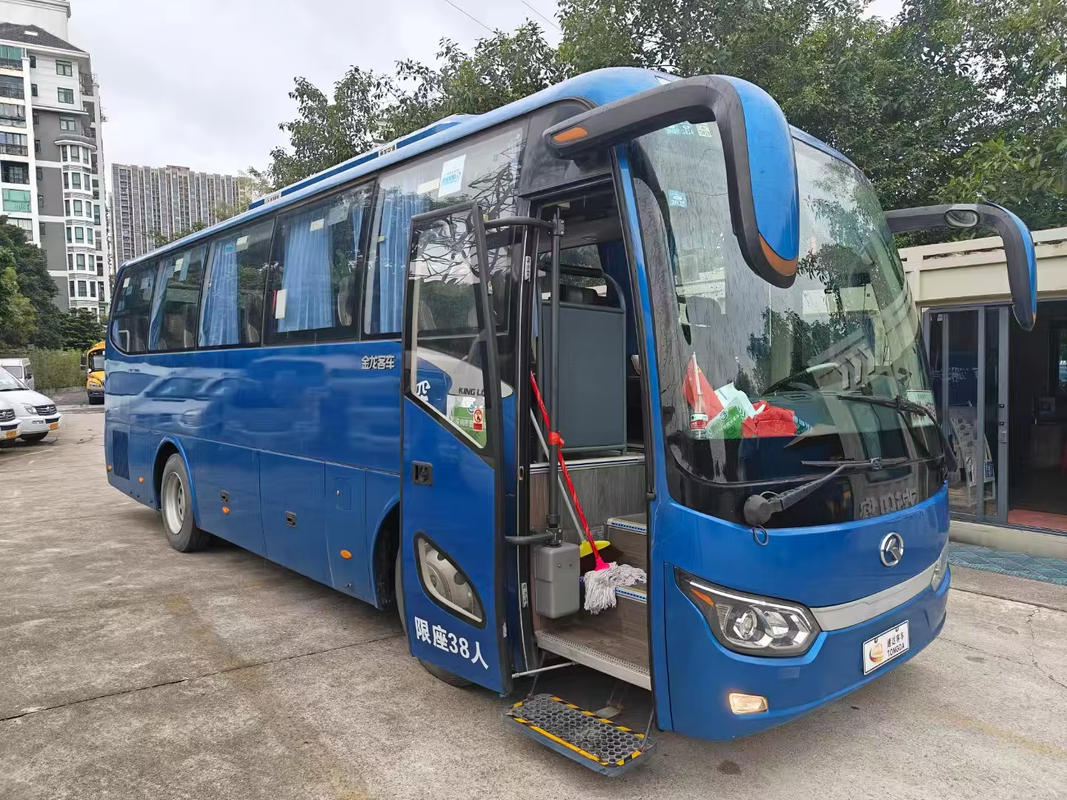 Autocar de 38 plazas usado certificado XMQ6898 LHD, autobús rentable y bien mantenido